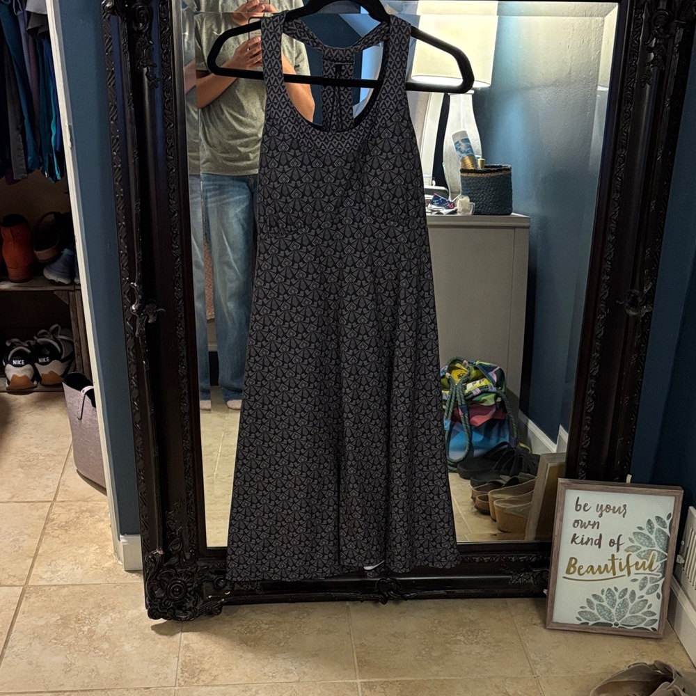 Prana Elegant Black and Gray Backless Dress